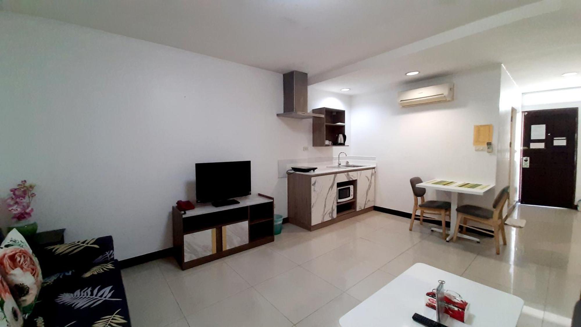 City Plaza Nana Hotel Bangkok Bagian luar foto