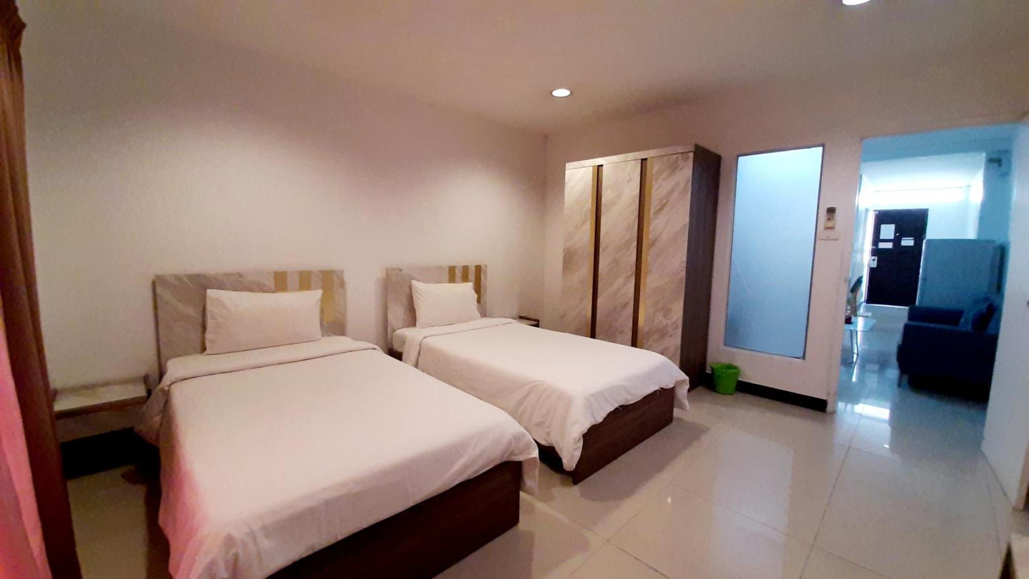 City Plaza Nana Hotel Bangkok Bagian luar foto
