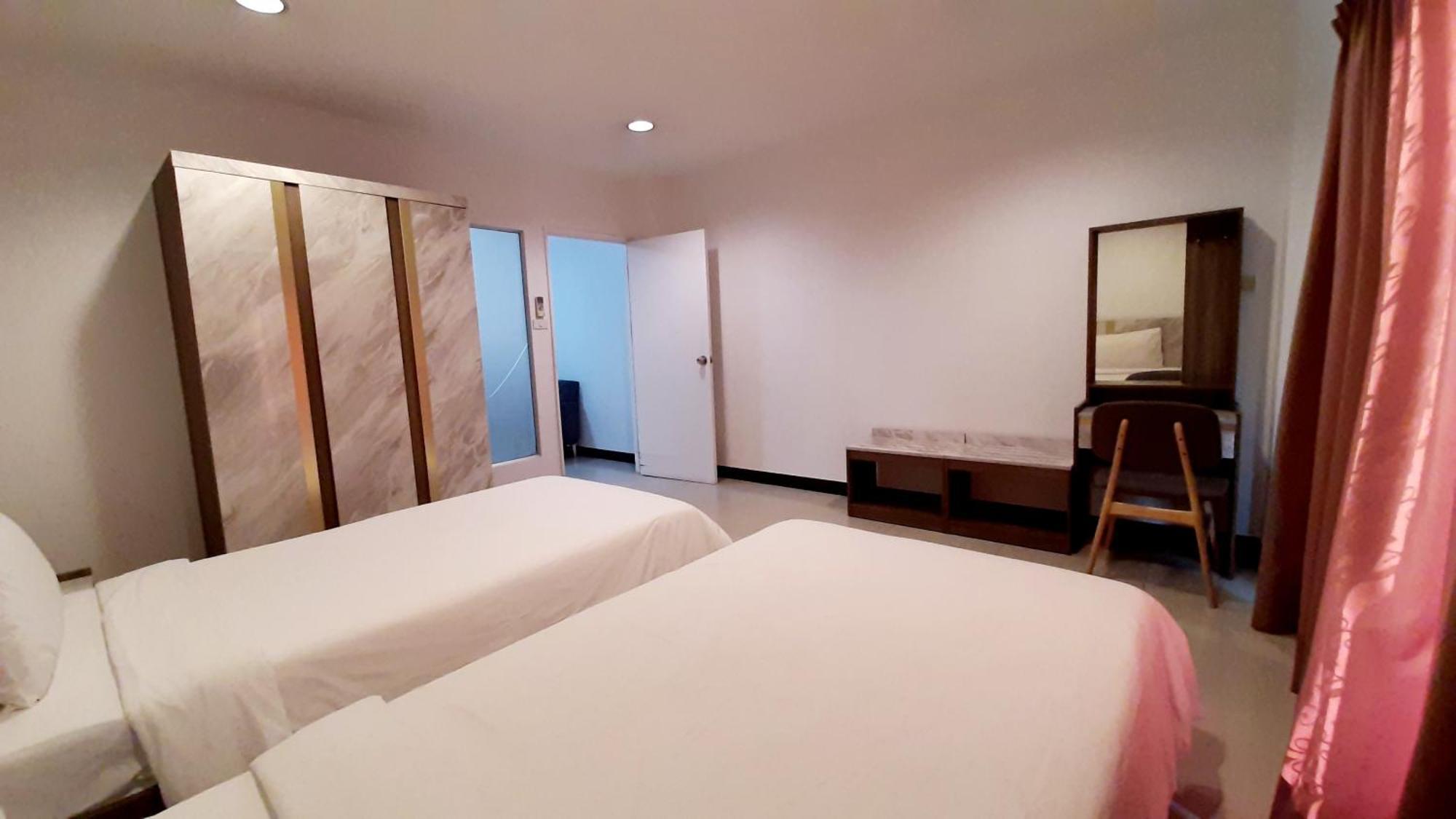 City Plaza Nana Hotel Bangkok Bagian luar foto