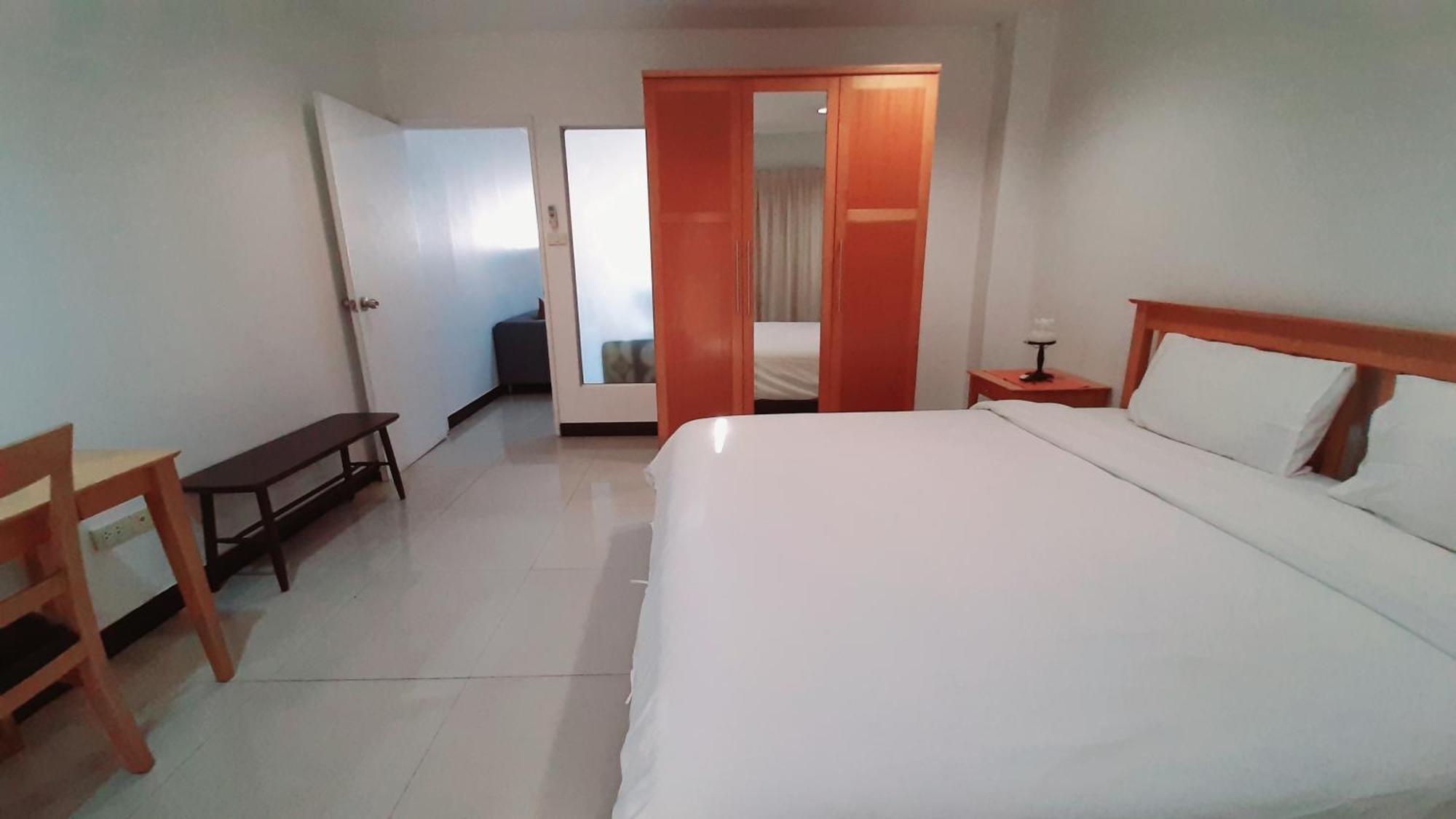 City Plaza Nana Hotel Bangkok Bagian luar foto