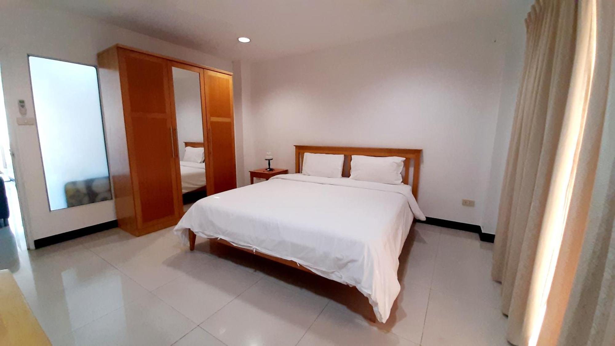 City Plaza Nana Hotel Bangkok Bagian luar foto