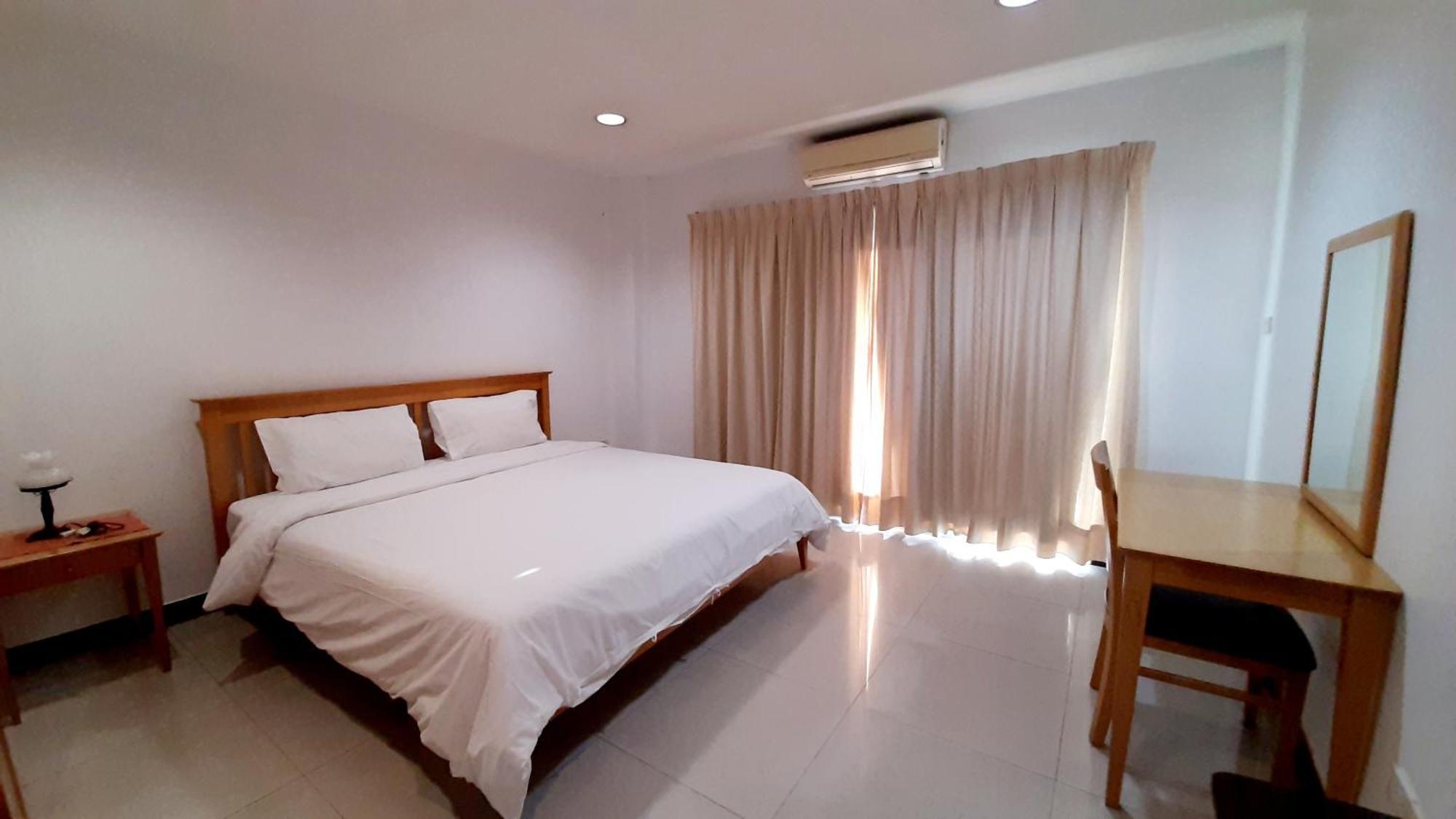 City Plaza Nana Hotel Bangkok Bagian luar foto