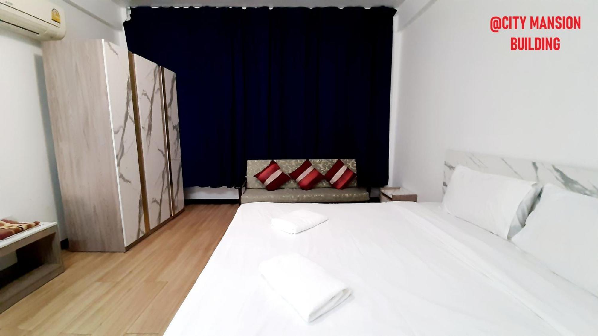City Plaza Nana Hotel Bangkok Bagian luar foto