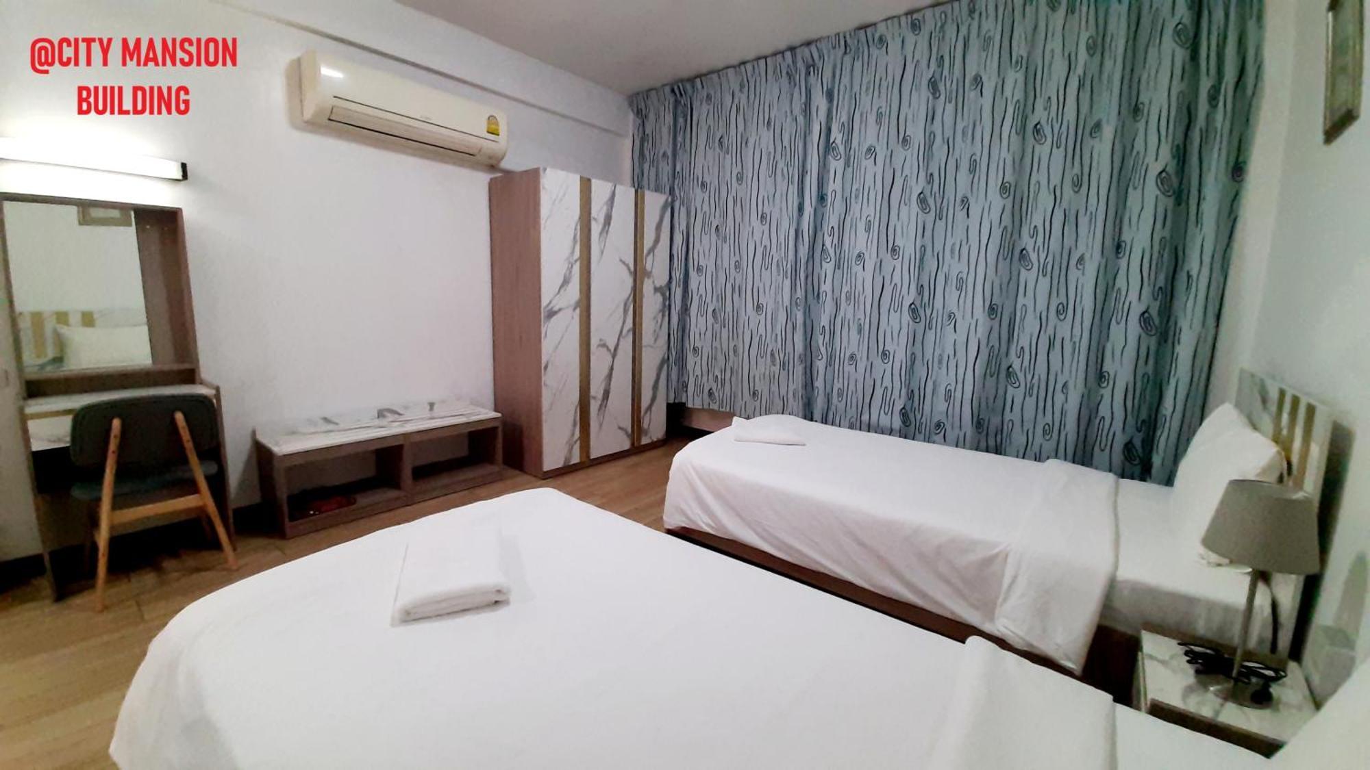 City Plaza Nana Hotel Bangkok Bagian luar foto
